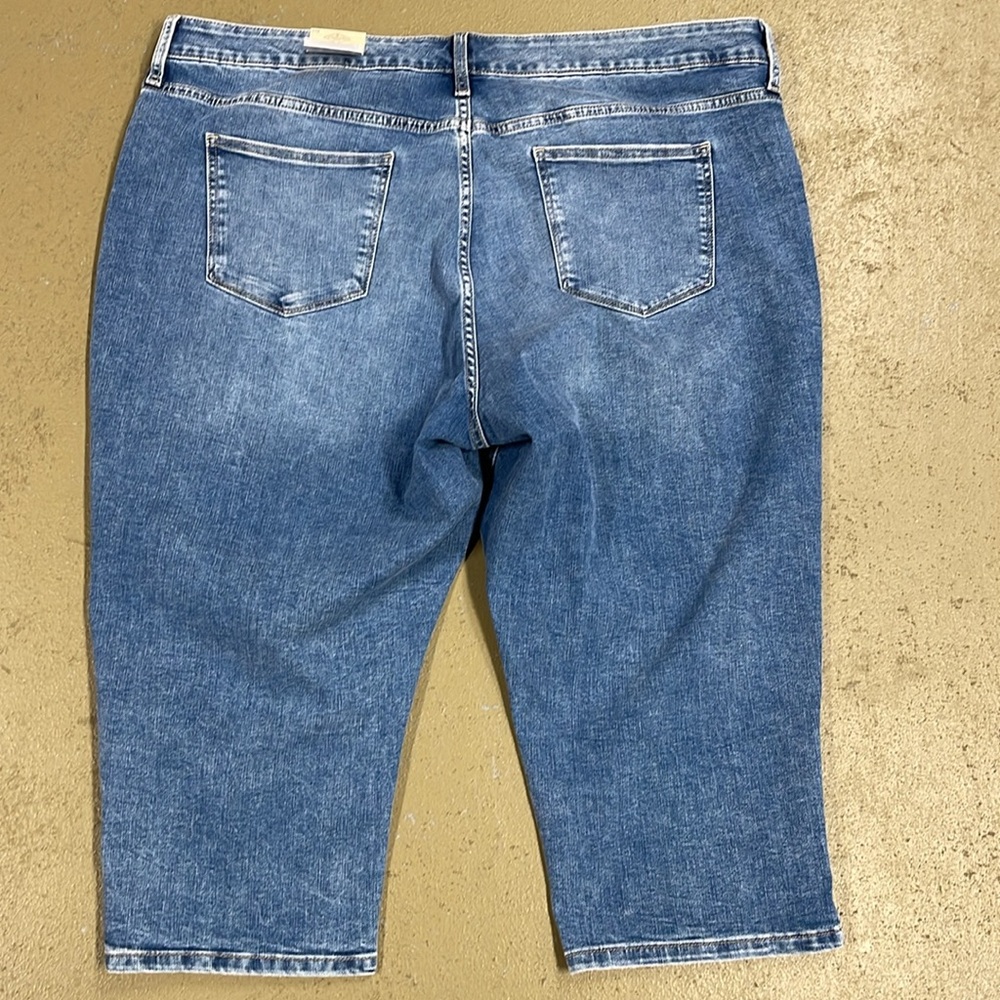 St John’s Bay Secretly Slender Capri Jean Size 24W NWT - Picture 2 of 12